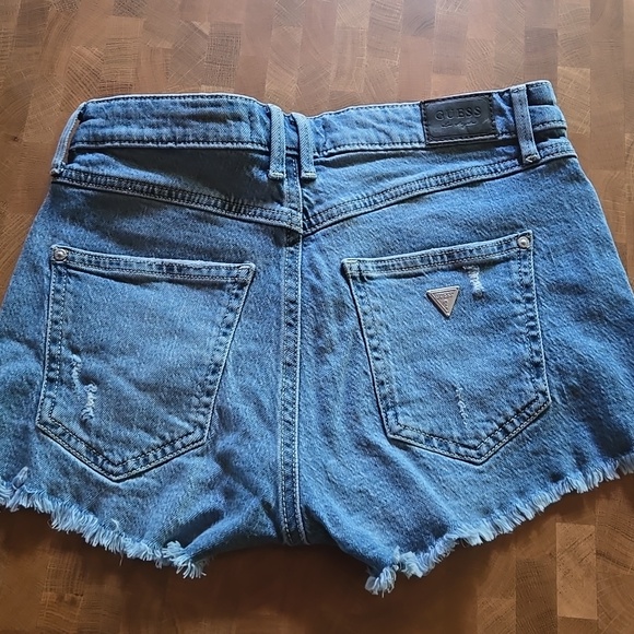 Guess Jean shorts - Picture 2 of 4